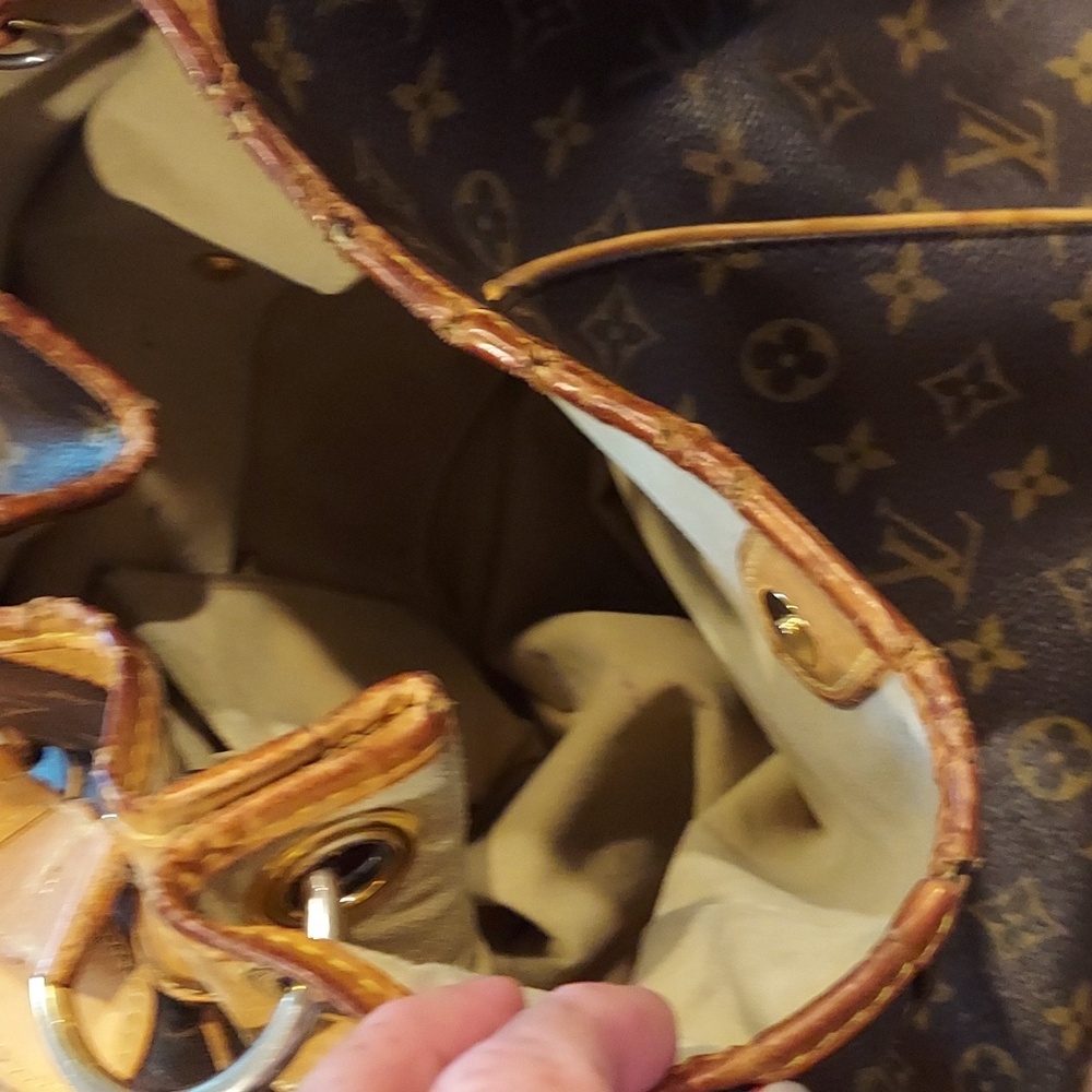 Authentic Louis Vuitton Galleria GM.  Free box and luggage tag with purchase . - Picture 4 of 9